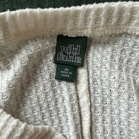 Long sleeve white sweater shirt. - Picture 3 of 3